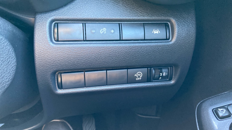 Nissan Juke 1.0 DiG-T 114 N-Connecta 5dr Petrol Hatchback - Image 31