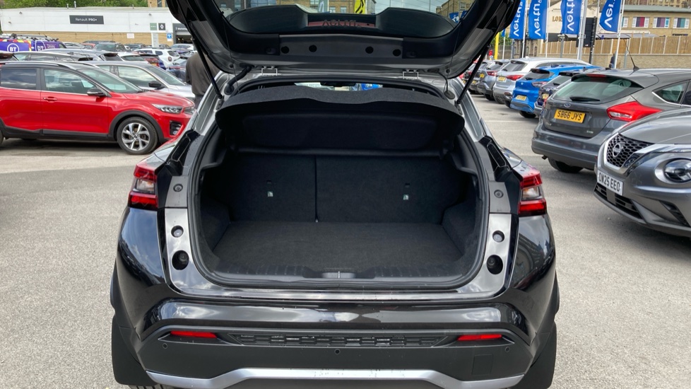 Nissan Juke 1.6 Hybrid Tekna+ 5dr Auto Hybrid Hatchback - Image 4