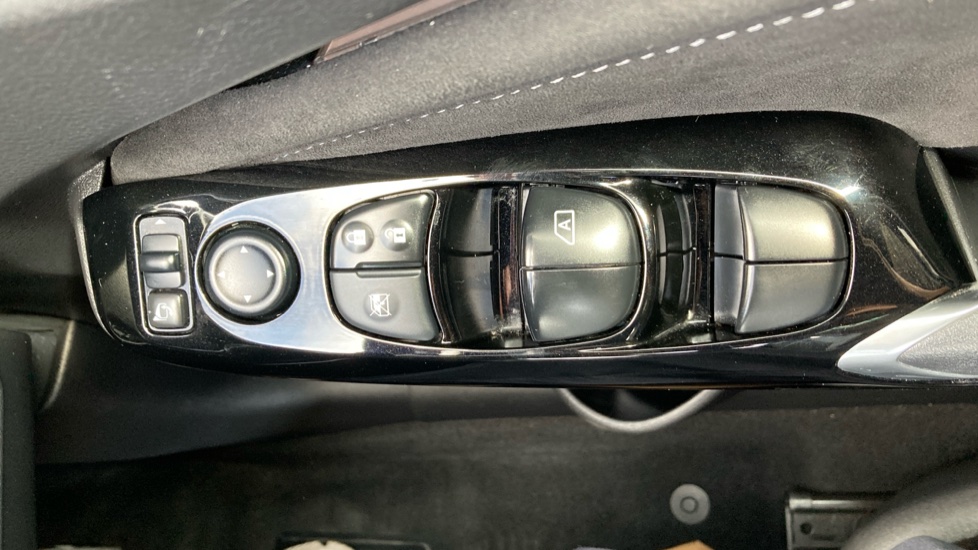 Nissan Juke 1.6 Hybrid Tekna+ 5dr Auto Hybrid Hatchback - Image 32
