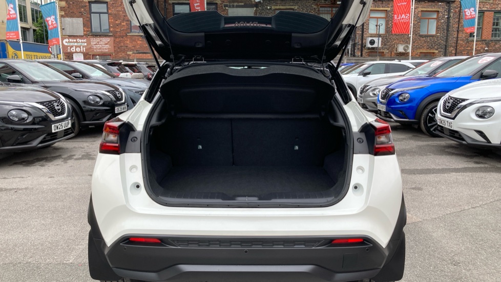 Nissan Juke 1.0 DiG-T 114 Tekna 5dr Petrol Hatchback - Image 4