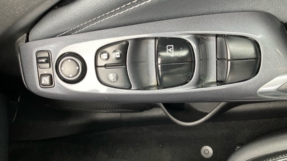 Nissan Juke 1.0 DiG-T 114 Tekna 5dr Petrol Hatchback - Image 32
