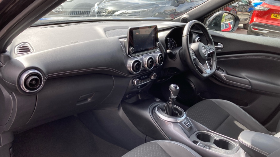 Nissan Juke 1.0 DiG-T 114 N-Connecta 5dr Petrol Hatchback - Image 9