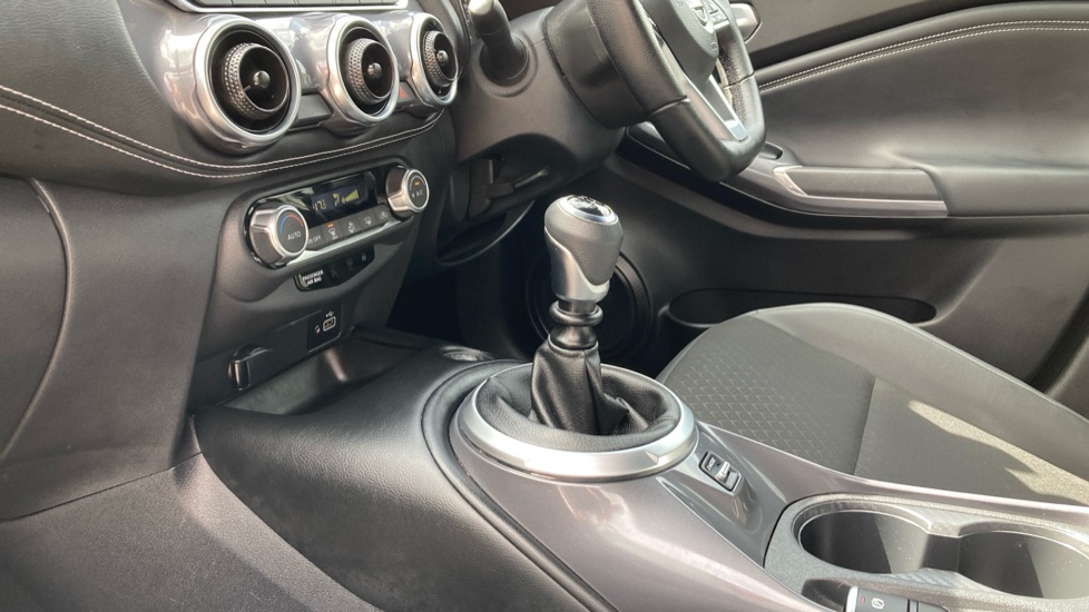 Nissan Juke 1.0 DiG-T 114 N-Connecta 5dr Petrol Hatchback - Image 13