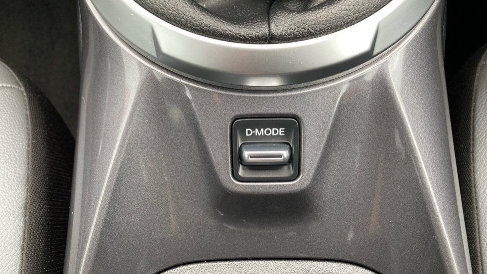 Nissan Juke 1.0 DiG-T 114 N-Connecta 5dr Petrol Hatchback - Image 26