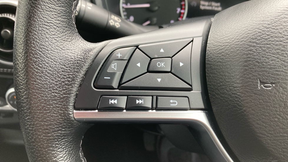 Nissan Juke 1.0 DiG-T 114 N-Connecta 5dr Petrol Hatchback - Image 28