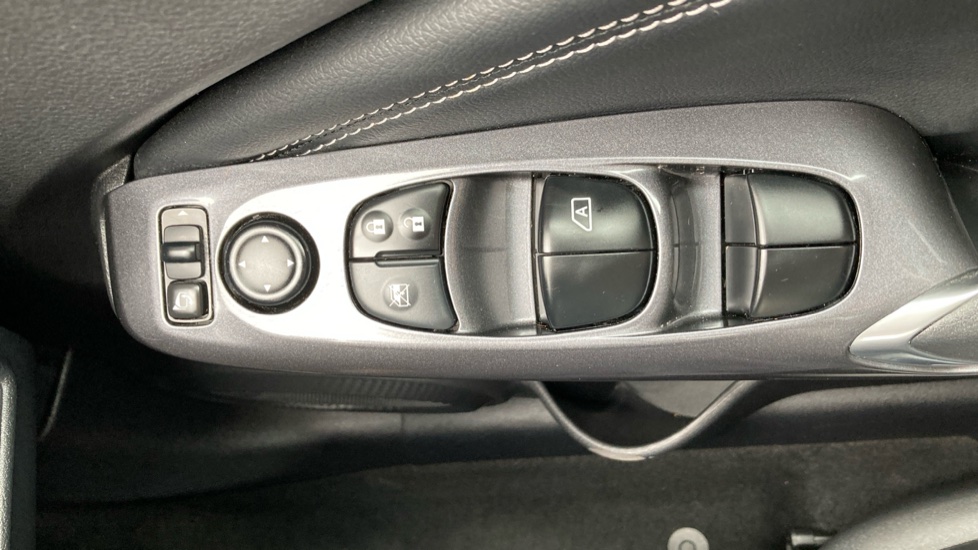 Nissan Juke 1.0 DiG-T 114 N-Connecta 5dr Petrol Hatchback - Image 30