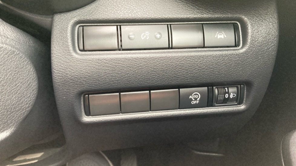 Nissan Juke 1.0 DiG-T 114 N-Connecta 5dr Petrol Hatchback - Image 31
