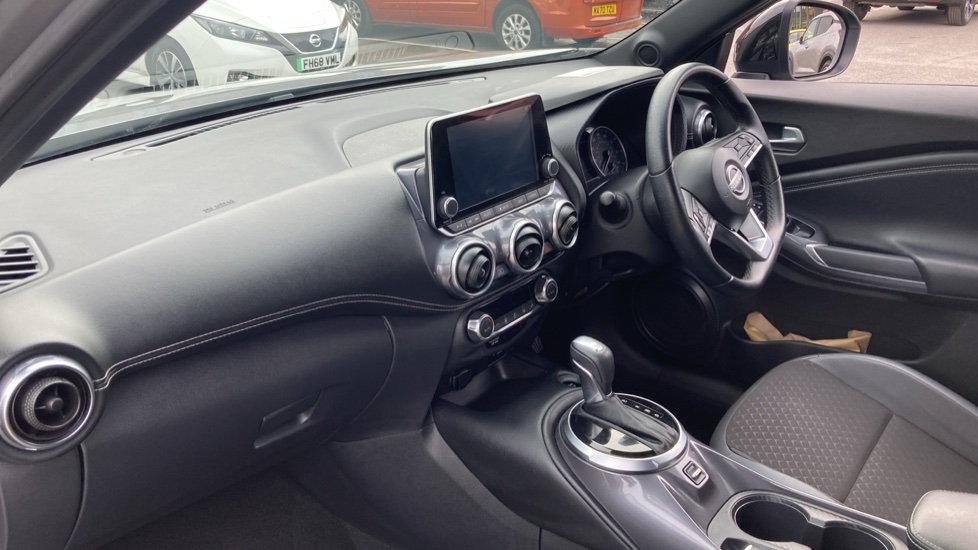 Nissan Juke 1.6 Hybrid N-Connecta 5dr Auto Hybrid Hatchback - Image 9