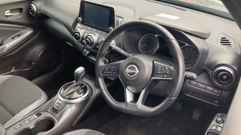 Nissan Juke 1.6 Hybrid N-Connecta 5dr Auto Hybrid Hatchback - Image 11