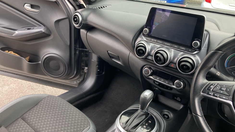 Nissan Juke 1.6 Hybrid N-Connecta 5dr Auto Hybrid Hatchback - Image 14