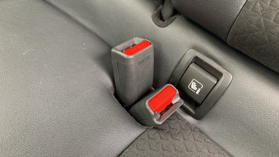 Nissan Juke 1.6 Hybrid N-Connecta 5dr Auto Hybrid Hatchback - Image 17