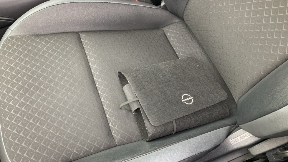 Nissan Juke 1.6 Hybrid N-Connecta 5dr Auto Hybrid Hatchback - Image 19