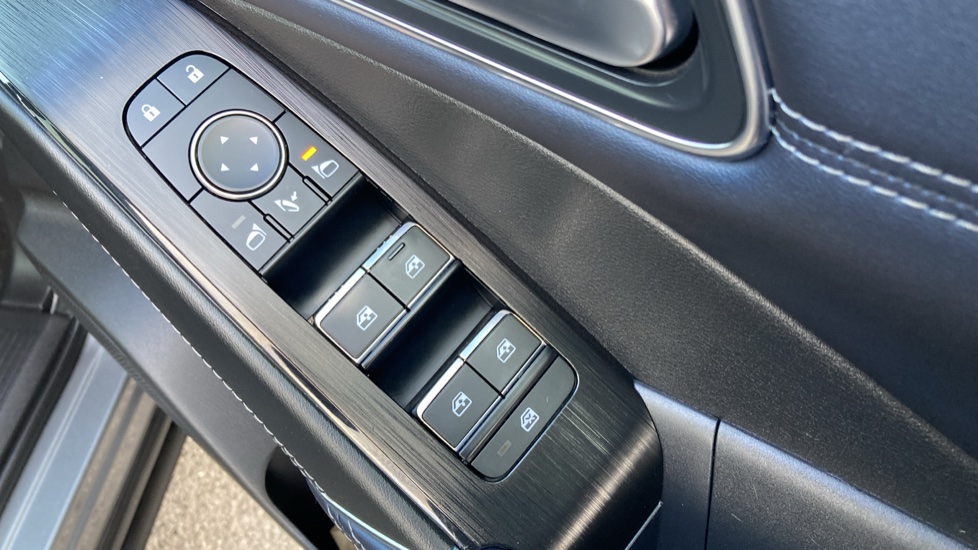 Nissan Qashqai 1.3 DiG-T MH Tekna 5dr Petrol Hatchback - Image 27