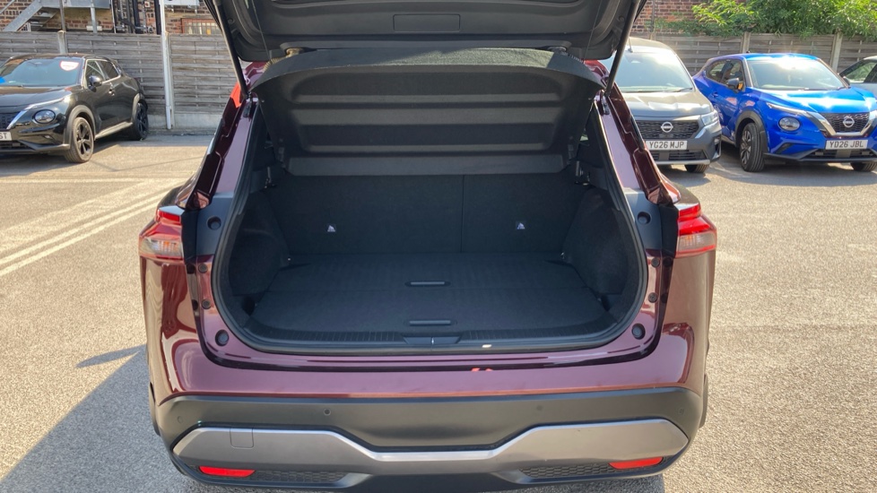 Nissan Qashqai 1.3 DiG-T MH N-Connecta 5dr Petrol Hatchback - Image 4