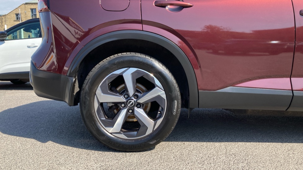 Nissan Qashqai 1.3 DiG-T MH N-Connecta 5dr Petrol Hatchback - Image 7