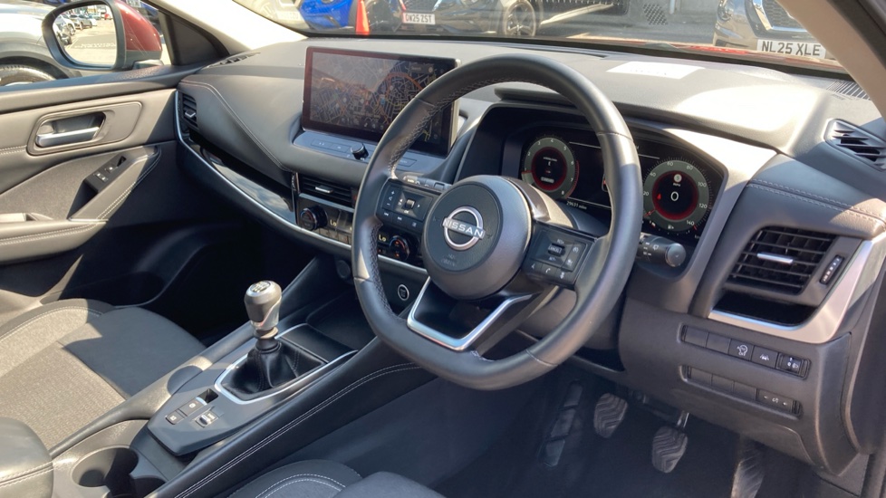 Nissan Qashqai 1.3 DiG-T MH N-Connecta 5dr Petrol Hatchback - Image 11
