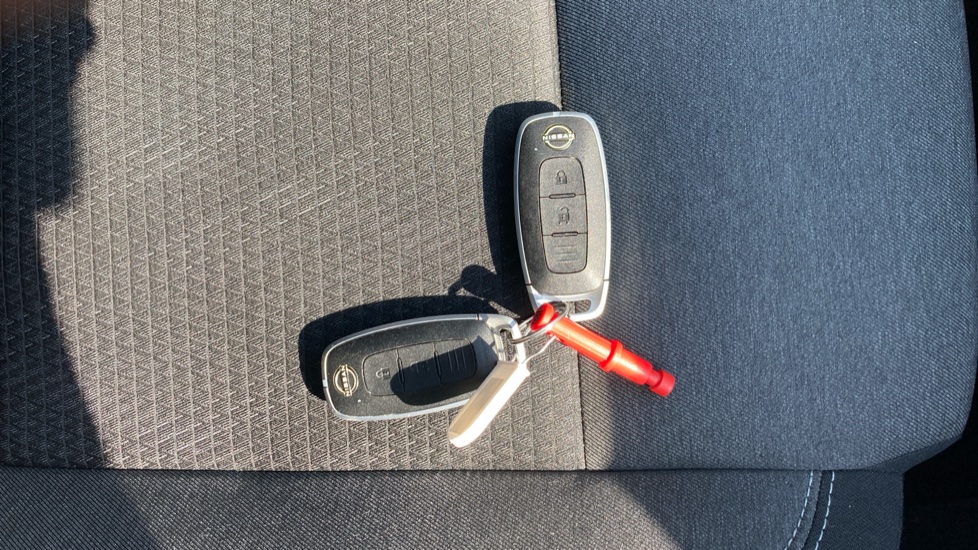 Nissan Qashqai 1.3 DiG-T MH N-Connecta 5dr Petrol Hatchback - Image 20