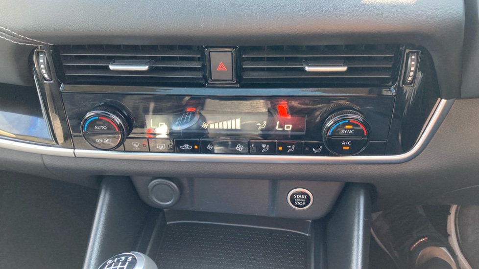 Nissan Qashqai 1.3 DiG-T MH N-Connecta 5dr Petrol Hatchback - Image 25