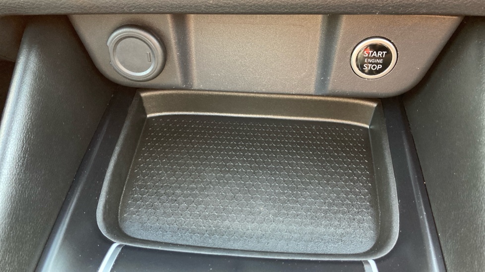 Nissan Qashqai 1.3 DiG-T MH N-Connecta 5dr Petrol Hatchback - Image 26