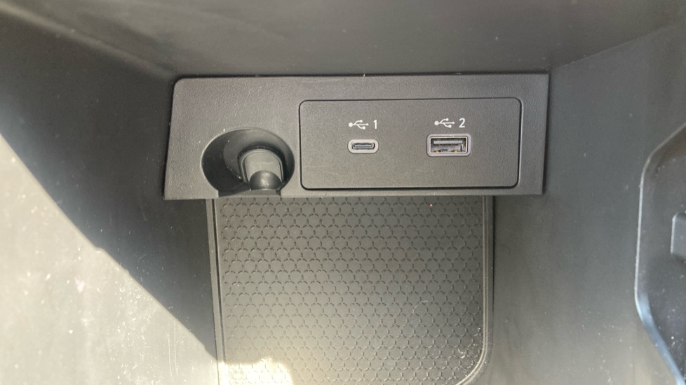 Nissan Qashqai 1.3 DiG-T MH N-Connecta 5dr Petrol Hatchback - Image 29
