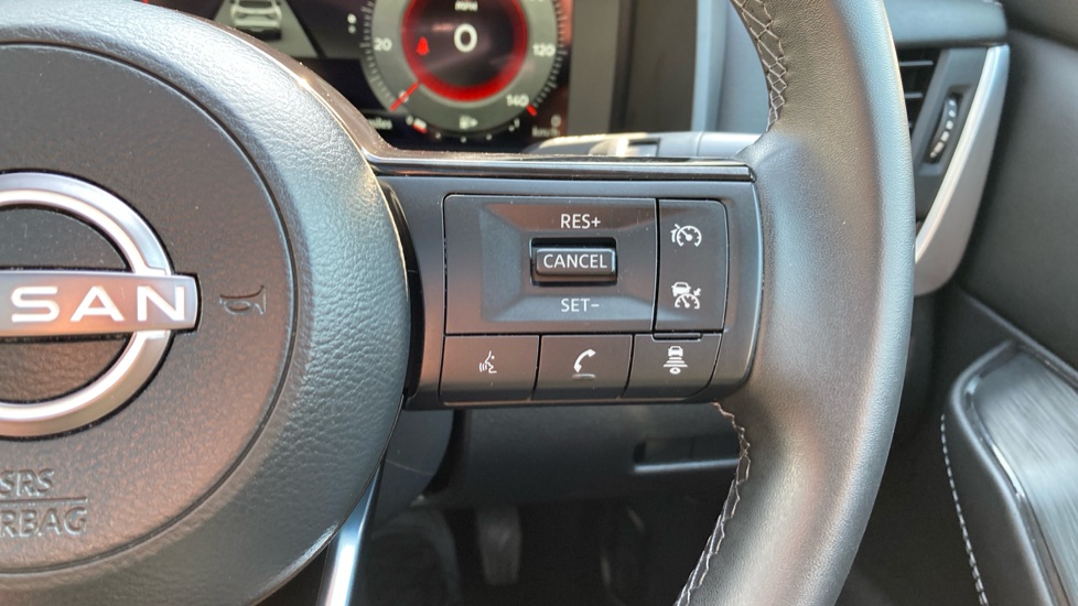 Nissan Qashqai 1.3 DiG-T MH N-Connecta 5dr Petrol Hatchback - Image 31