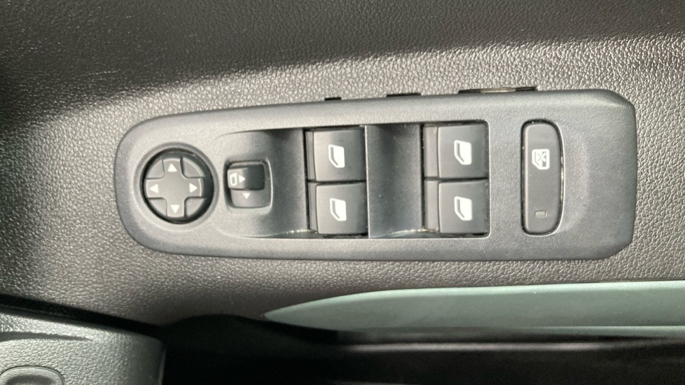Citroen Berlingo 100kW Flair XTR M 50kWh 5dr Auto Electric Estate - Image 31