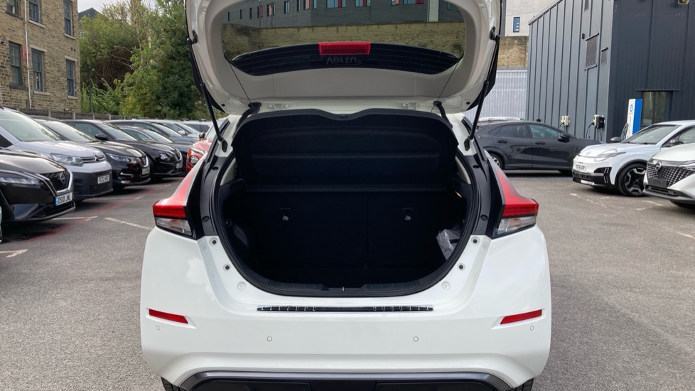Nissan LEAF 110kW Shiro 39kWh 5dr Auto Electric Hatchback - Image 4