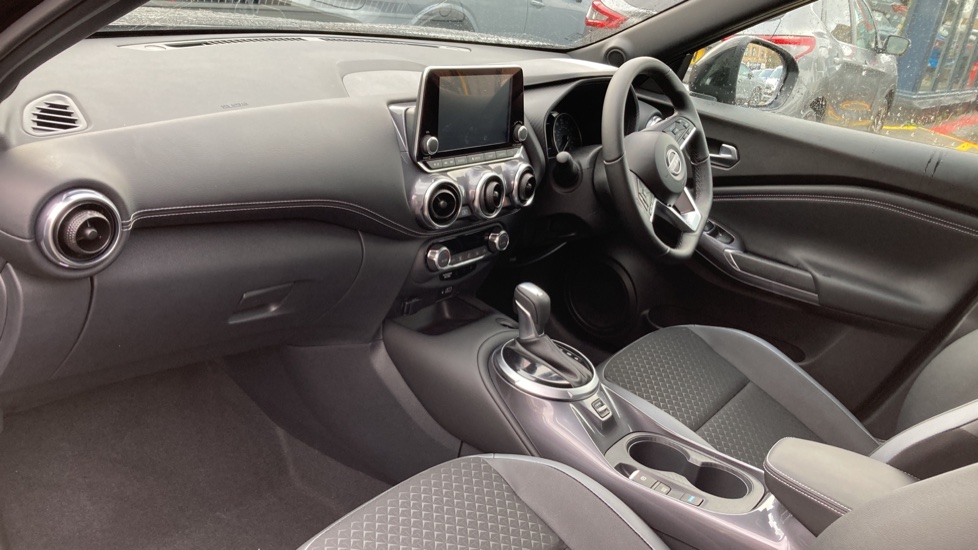 Nissan Juke 1.6 Hybrid N-Connecta 5dr Auto Hybrid Hatchback - Image 9