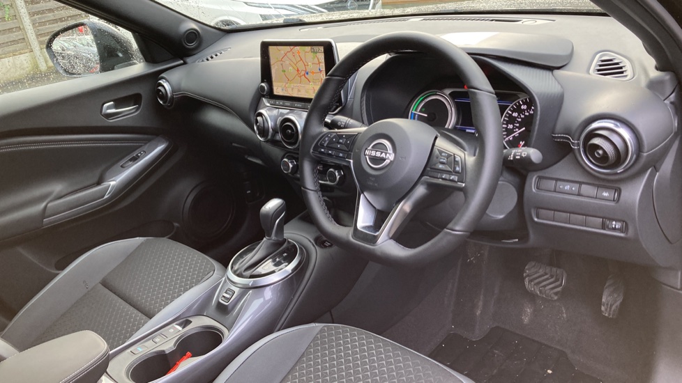 Nissan Juke 1.6 Hybrid N-Connecta 5dr Auto Hybrid Hatchback - Image 11