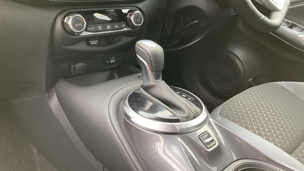 Nissan Juke 1.6 Hybrid N-Connecta 5dr Auto Hybrid Hatchback - Image 13