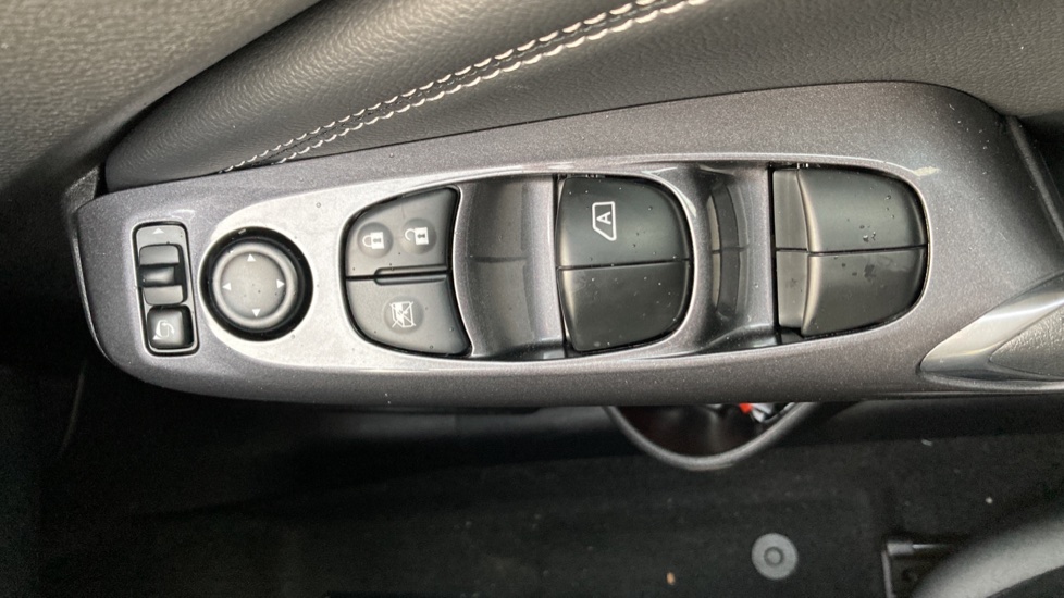 Nissan Juke 1.6 Hybrid N-Connecta 5dr Auto Hybrid Hatchback - Image 27