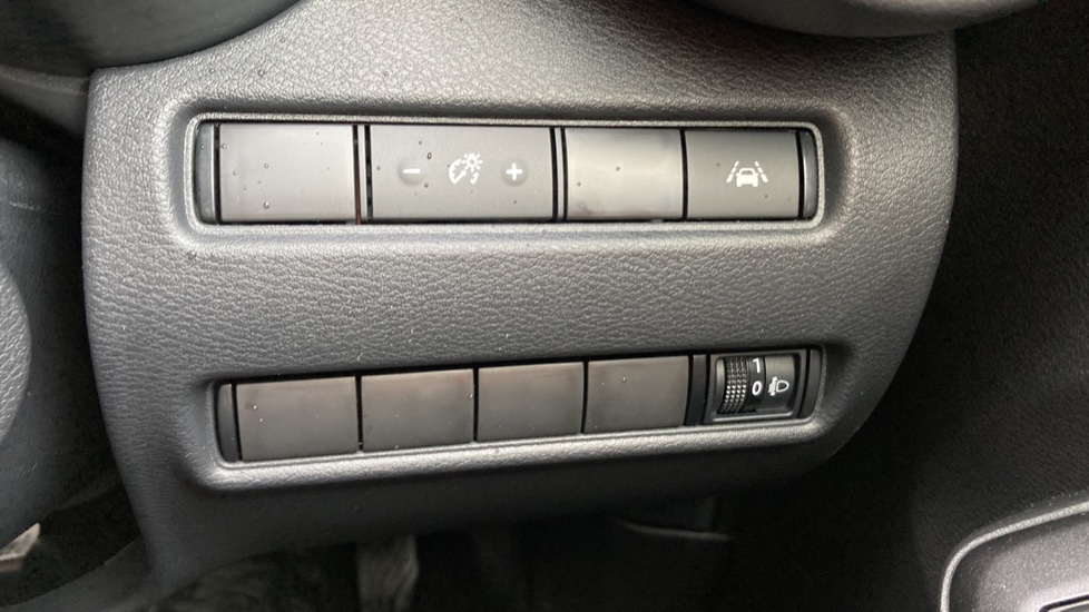 Nissan Juke 1.6 Hybrid N-Connecta 5dr Auto Hybrid Hatchback - Image 28
