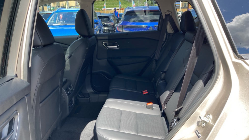Nissan X-Trail 1.5 MHEV 163 Tekna 5dr [7 Seat] Xtronic Petrol Station Wagon - Image 16