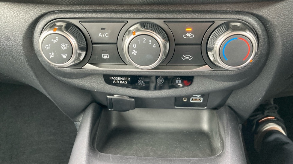 Nissan Juke 1.0 DiG-T 114 Acenta 5dr Petrol Hatchback - Image 23