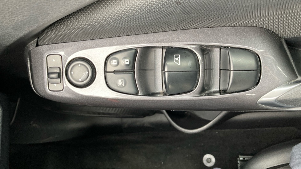 Nissan Juke 1.0 DiG-T 114 Acenta 5dr Petrol Hatchback - Image 27