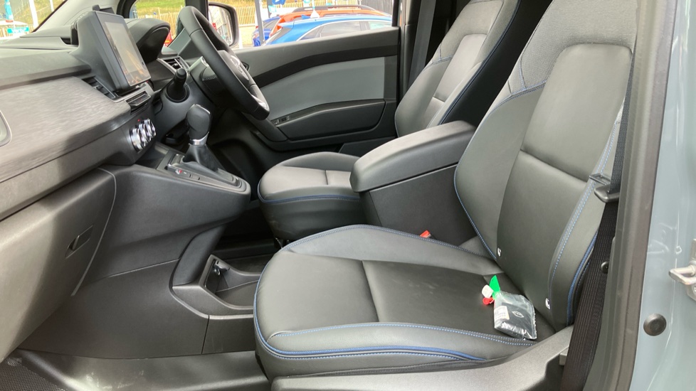 Nissan Townstar L2 Petrol 1.3 Tekna Van Auto [Safety] - Image 16