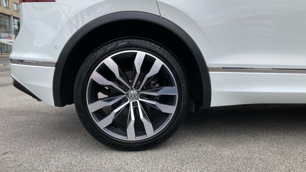 Volkswagen Tiguan 2.0 TSi 190 4Motion R-Line Tech 5dr DSG Petrol Estate - Image 7
