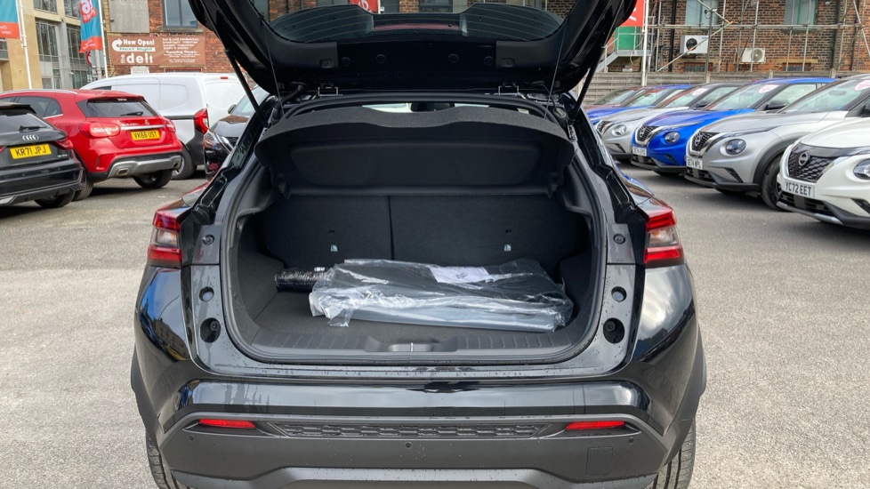 Nissan Juke 1.6 Hybrid Tekna 5dr Auto Hybrid Hatchback - Image 4