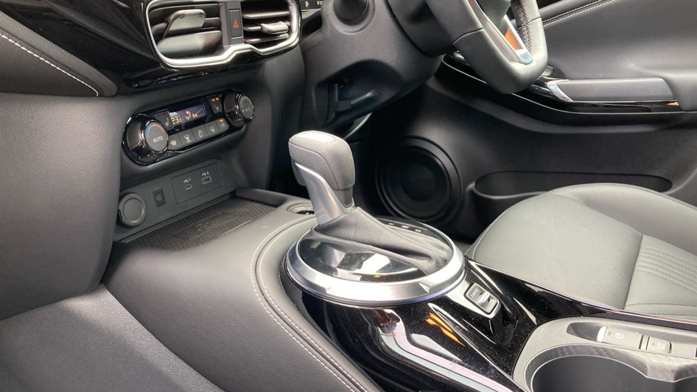 Nissan Juke 1.6 Hybrid Tekna 5dr Auto Hybrid Hatchback - Image 13