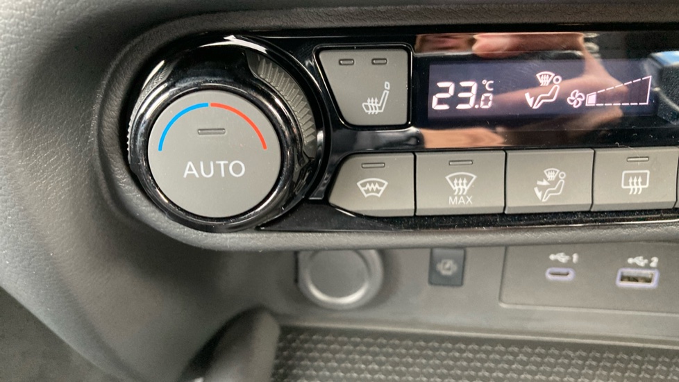Nissan Juke 1.6 Hybrid Tekna 5dr Auto Hybrid Hatchback - Image 23