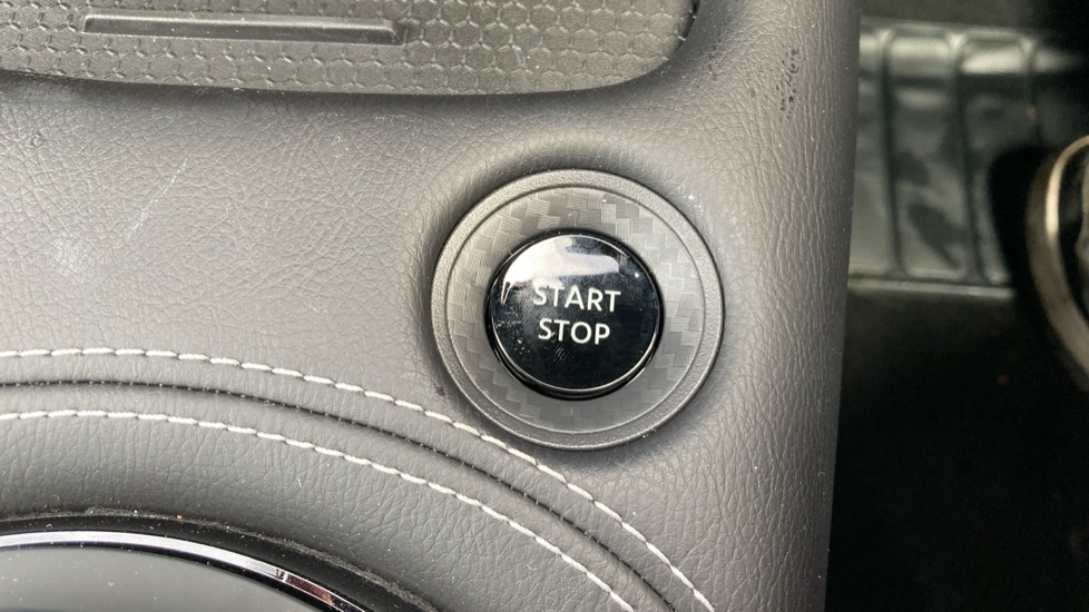 Nissan Juke 1.6 Hybrid Tekna 5dr Auto Hybrid Hatchback - Image 26