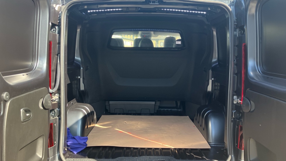 Nissan Primastar 30 L1 Diesel 2.0 dCi 170ps H1 Tekna Crew Van Auto [9 Speed] - Image 4