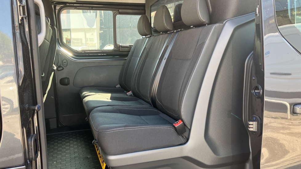 Nissan Primastar 30 L1 Diesel 2.0 dCi 170ps H1 Tekna Crew Van Auto [9 Speed] - Image 16