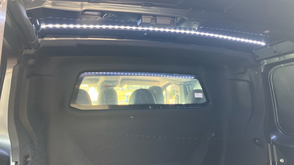Nissan Primastar 30 L1 Diesel 2.0 dCi 170ps H1 Tekna Crew Van Auto [9 Speed] - Image 41