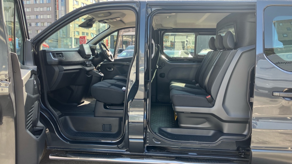 Nissan Primastar 30 L1 Diesel 2.0 dCi 170ps H1 Tekna Crew Van Auto [9 Speed] - Image 42