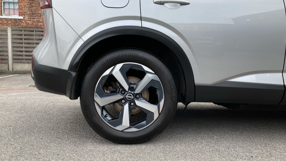 Nissan Qashqai 1.3 DiG-T MH N-Connecta 5dr Petrol Hatchback - Image 7