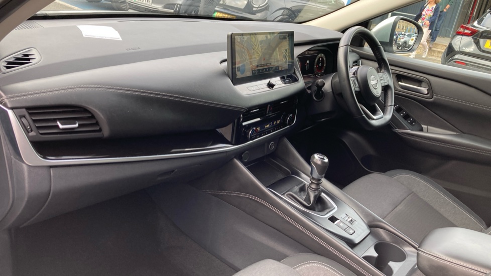 Nissan Qashqai 1.3 DiG-T MH N-Connecta 5dr Petrol Hatchback - Image 9