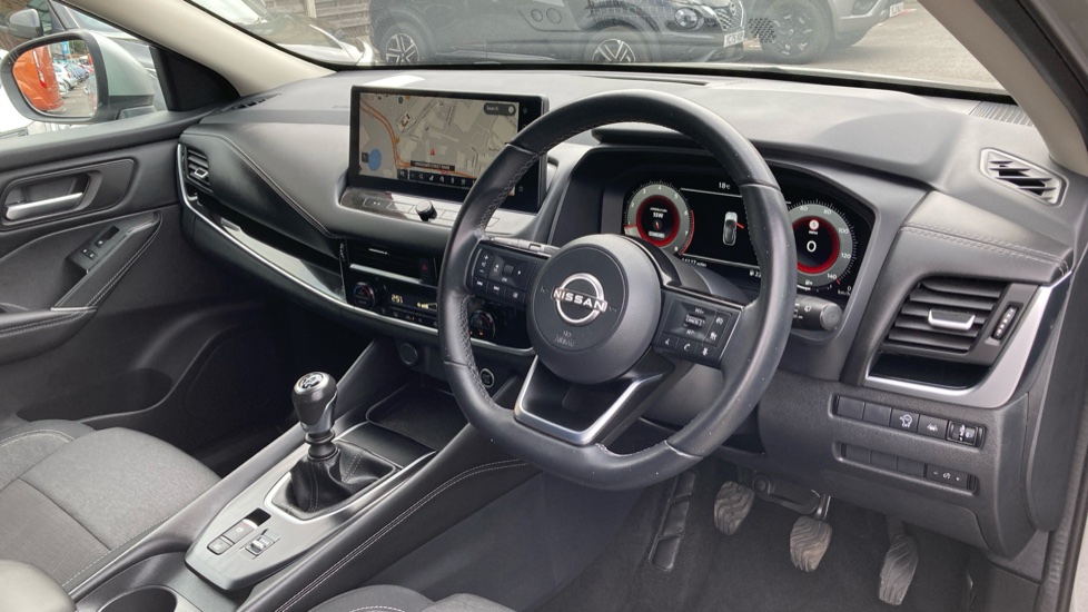 Nissan Qashqai 1.3 DiG-T MH N-Connecta 5dr Petrol Hatchback - Image 11