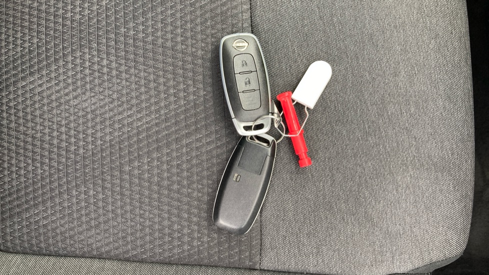 Nissan Qashqai 1.3 DiG-T MH N-Connecta 5dr Petrol Hatchback - Image 20