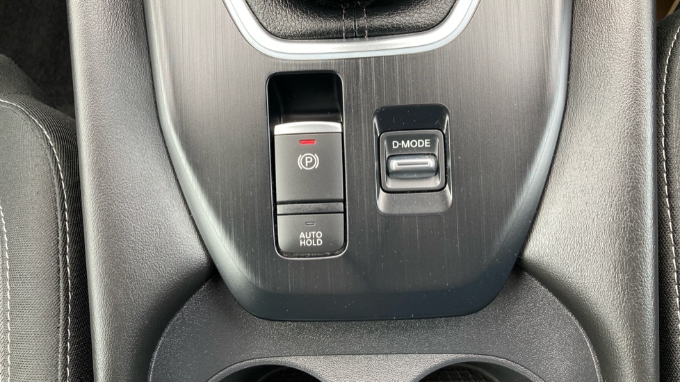 Nissan Qashqai 1.3 DiG-T MH N-Connecta 5dr Petrol Hatchback - Image 26